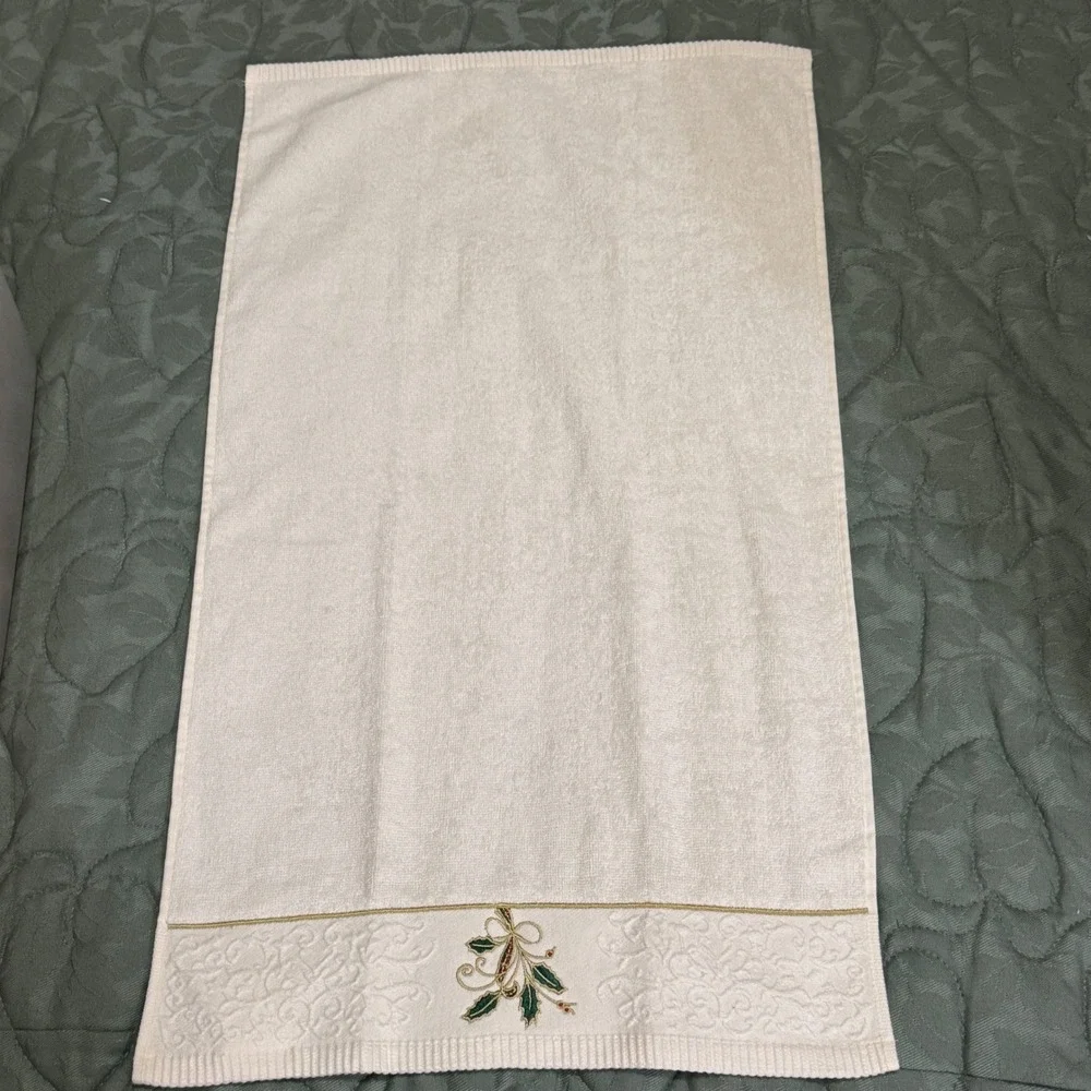 Lenox Christmas Towels 3pc Set Ivory Holly Berry Embroidered Cotton Cream Gold